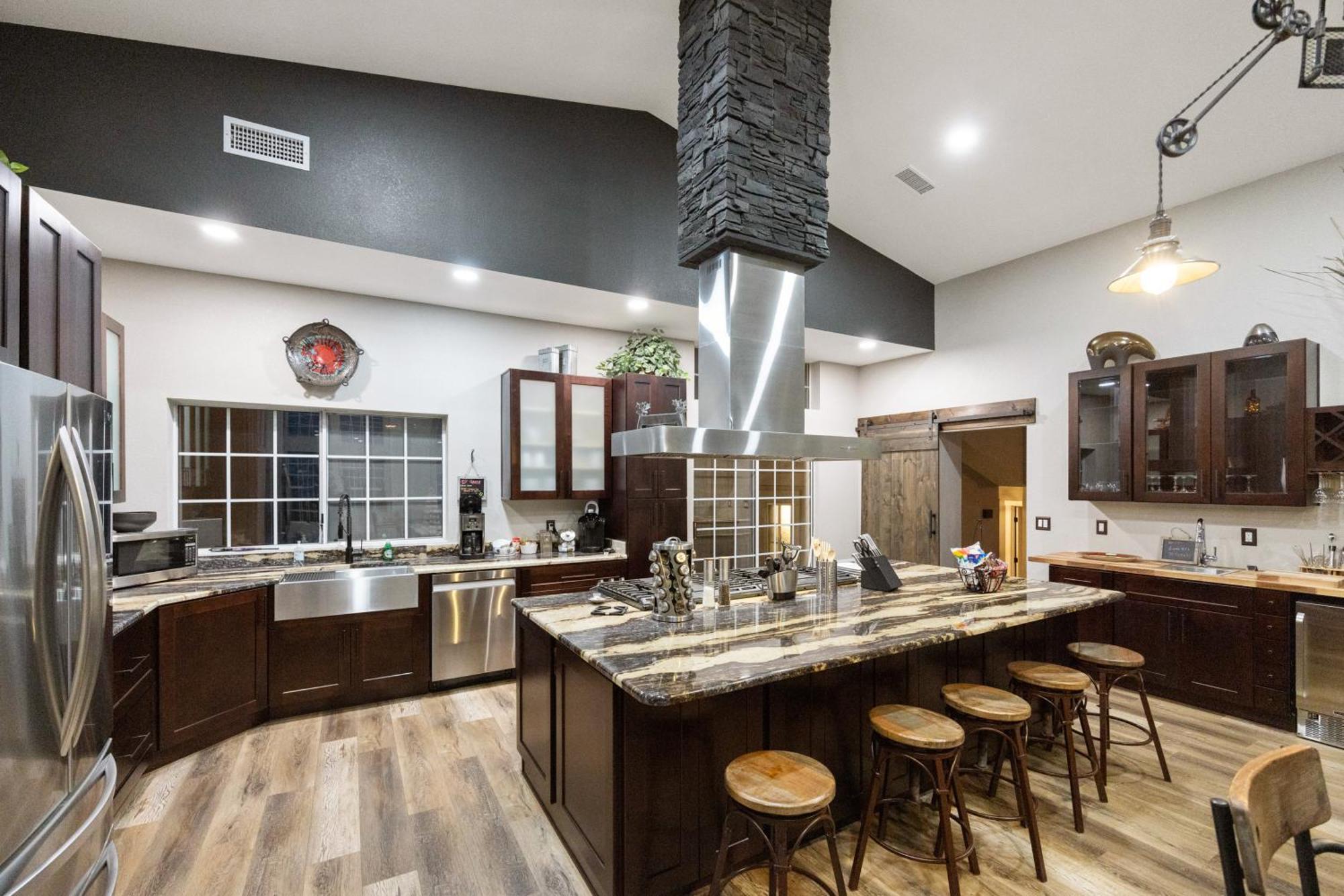 Luxury Prescott Home 4K Ft- Sleeps 22 Whot Tub 외부 사진