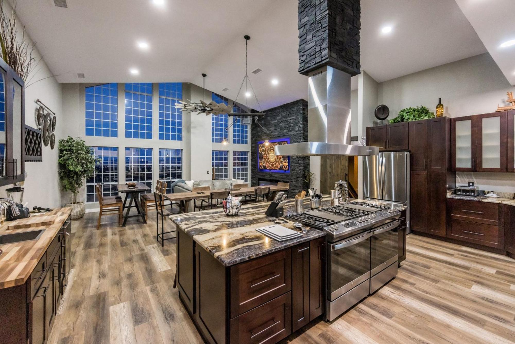 Luxury Prescott Home 4K Ft- Sleeps 22 Whot Tub 외부 사진
